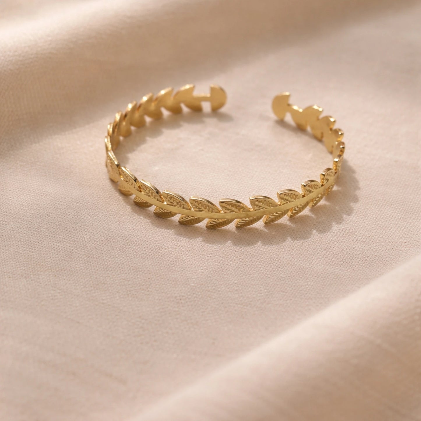Leafy Veins Golden Bracelet