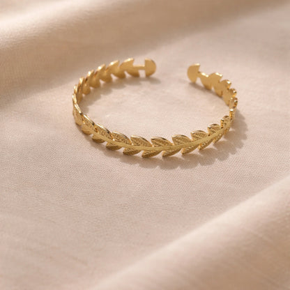 Leafy Veins Golden Bracelet