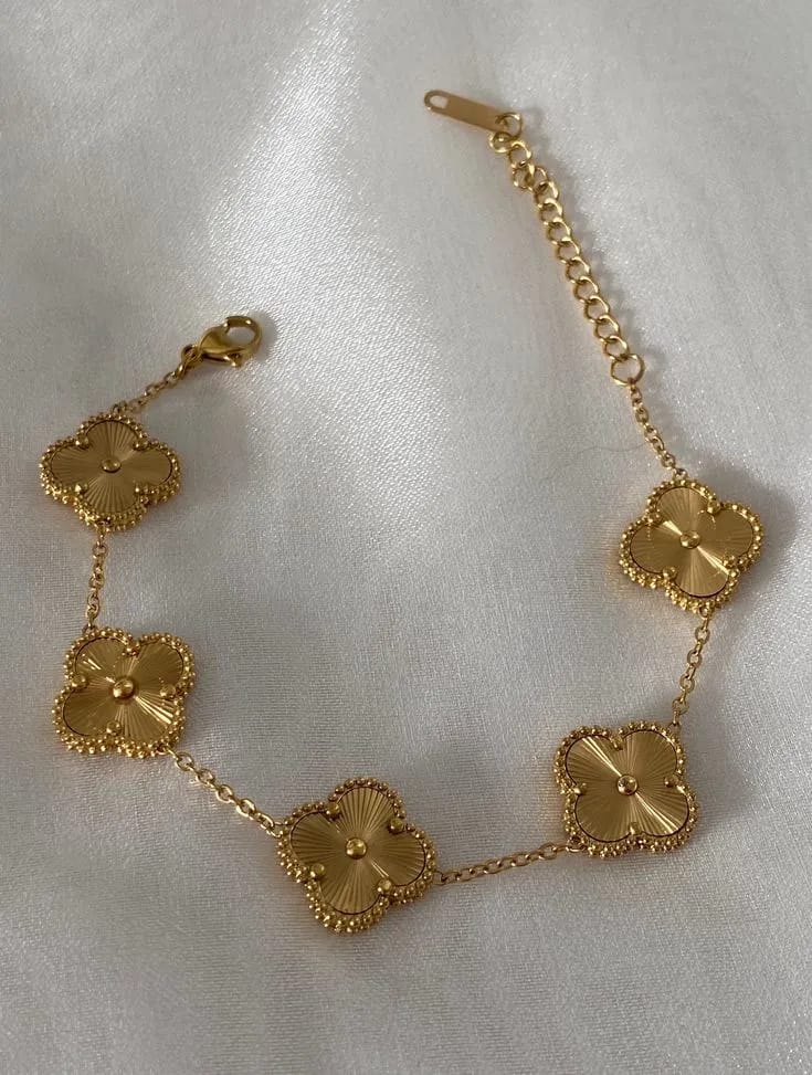 Clover Leaf Viral Bracelet | For Pretty Hands
