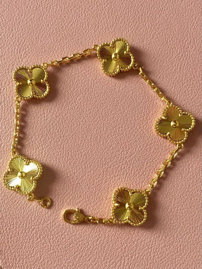 Clover Leaf Viral Bracelet | For Pretty Hands